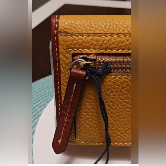 Dooney & Bourke Pebble Grain Continental Clutch Wallet NWT - Picture 2 of 4